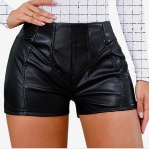 Pleather shorts seamless